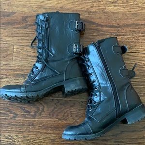 Great condition combat boots!!